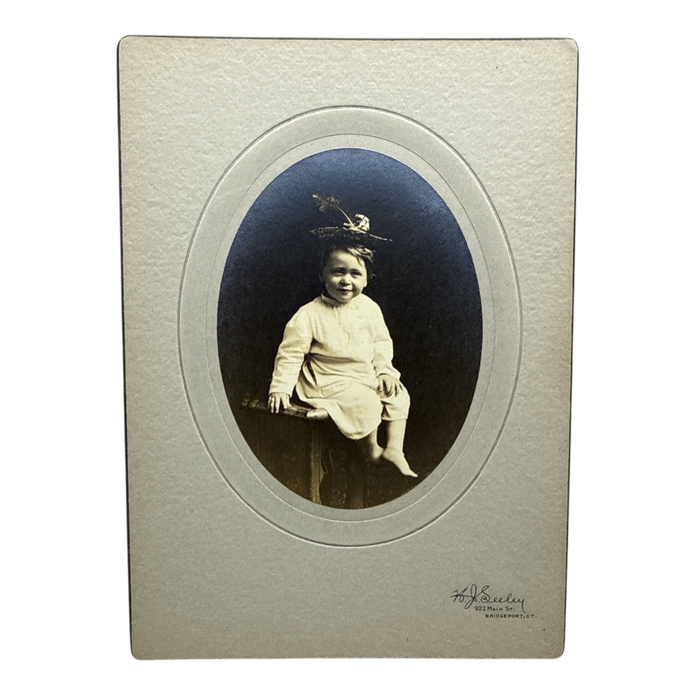 Antique H‎ J Seeley Photography Bridgeport CT Cabinet Card Photo Portrait Child